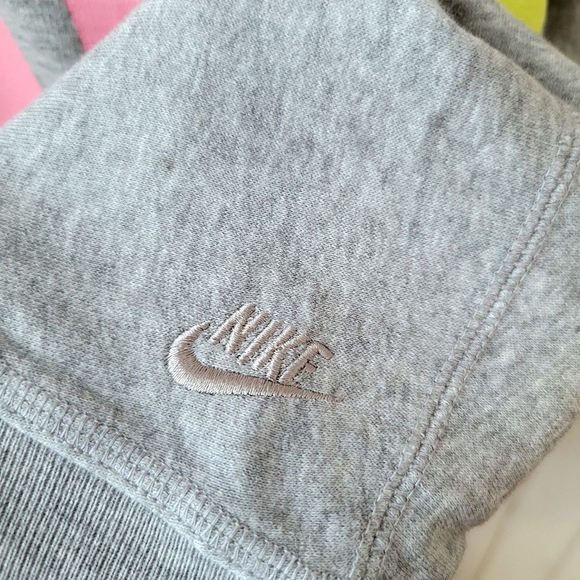 NIKE | RETRO GRAPHIC ZIPPERED FRONT HOODIE sport grey medium - Picture 6 of 13